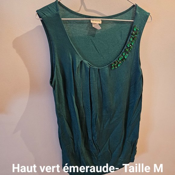 Beautiful green top - Like new - Picture 1 of 1